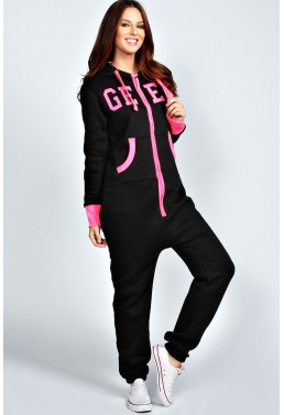 moteriski-kombinezonai-internetu