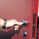 45.-Plieniniu-duru-montavimas